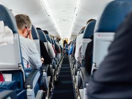 Perchè le aerolinee fanno overbooking 2026